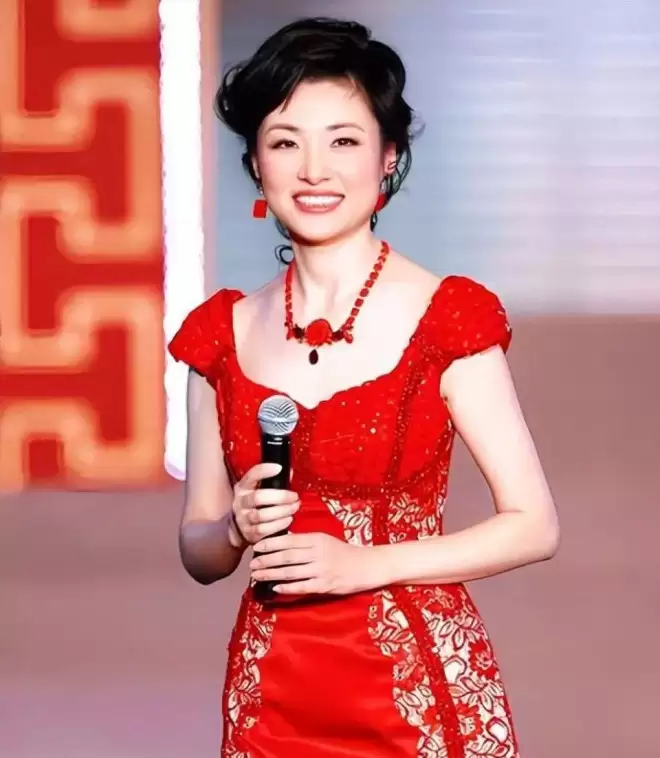 她是央视一姐,结婚12年选择离婚:婚姻给我的尽是痛苦