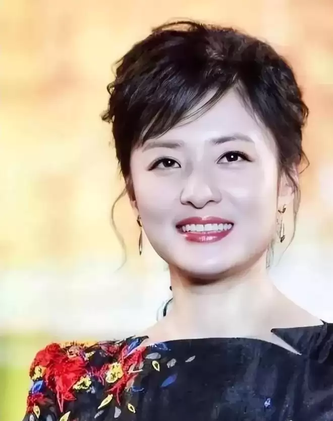 她是央视一姐,结婚12年选择离婚:婚姻给我的尽是痛苦