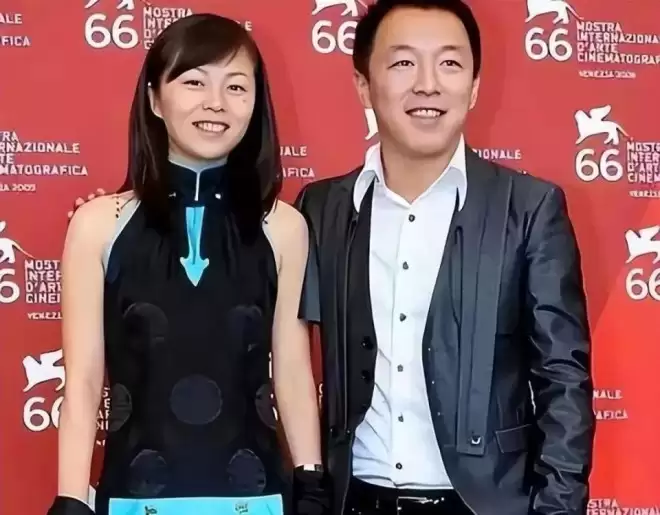 51岁百亿影帝黄渤如今的现状，给所有人提了个醒