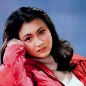 60岁林芳兵近况公开 身居京城豪宅 纤瘦如少女 儿子成最大自豪