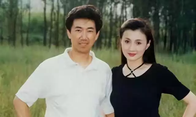60岁林芳兵近况公开 身居京城豪宅 纤瘦如少女 儿子成最大自豪