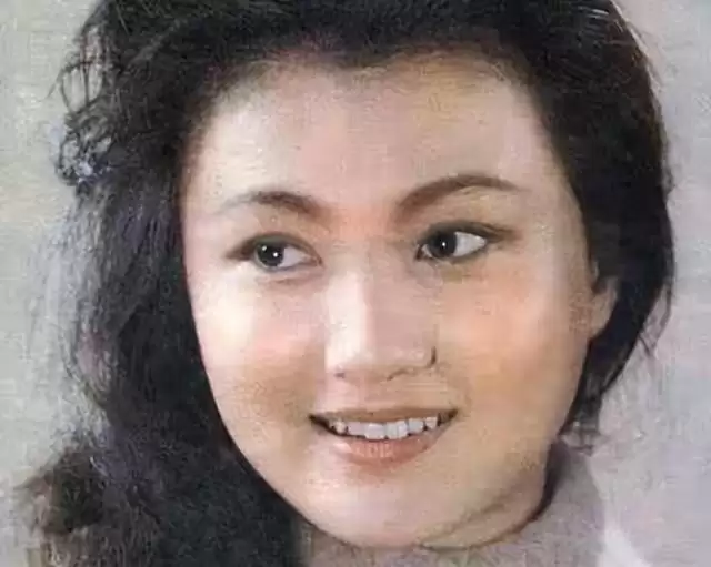 60岁林芳兵近况公开 身居京城豪宅 纤瘦如少女 儿子成最大自豪
