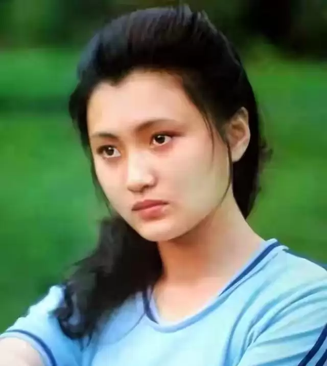 60岁林芳兵近况公开 身居京城豪宅 纤瘦如少女 儿子成最大自豪