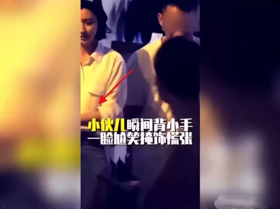 佟丽娅牵手新男友 对方高又帅还年轻 被赞比董璇眼光好太多