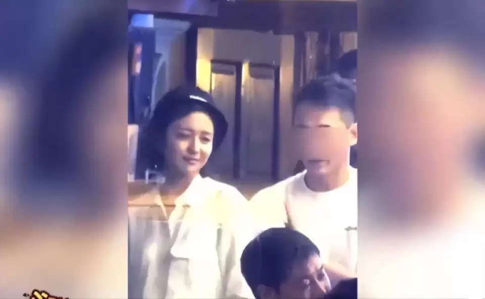 佟丽娅牵手新男友 对方高又帅还年轻 被赞比董璇眼光好太多