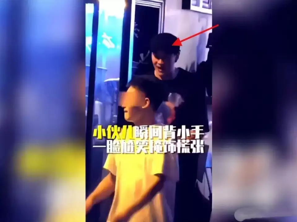 佟丽娅牵手新男友 对方高又帅还年轻 被赞比董璇眼光好太多