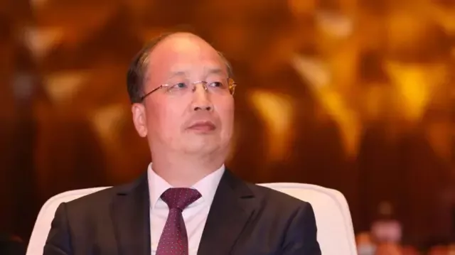 政协罕见大调整：易纲等十人去职引发三大猜想