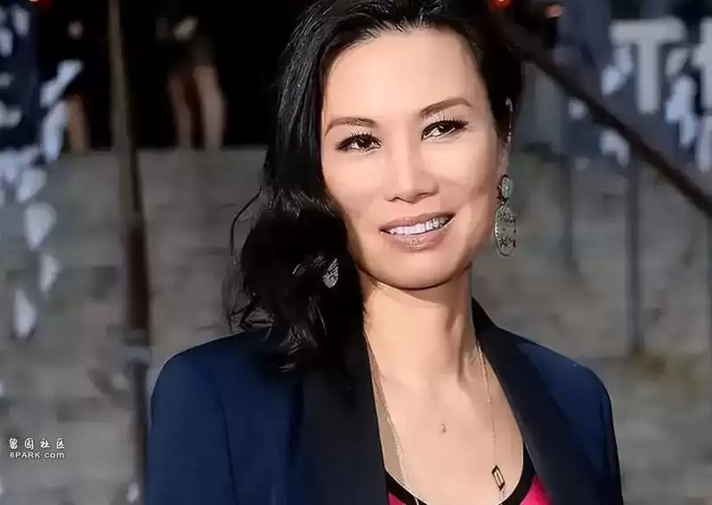 邓文迪当年想方设法生的女儿,如今为她争到280亿