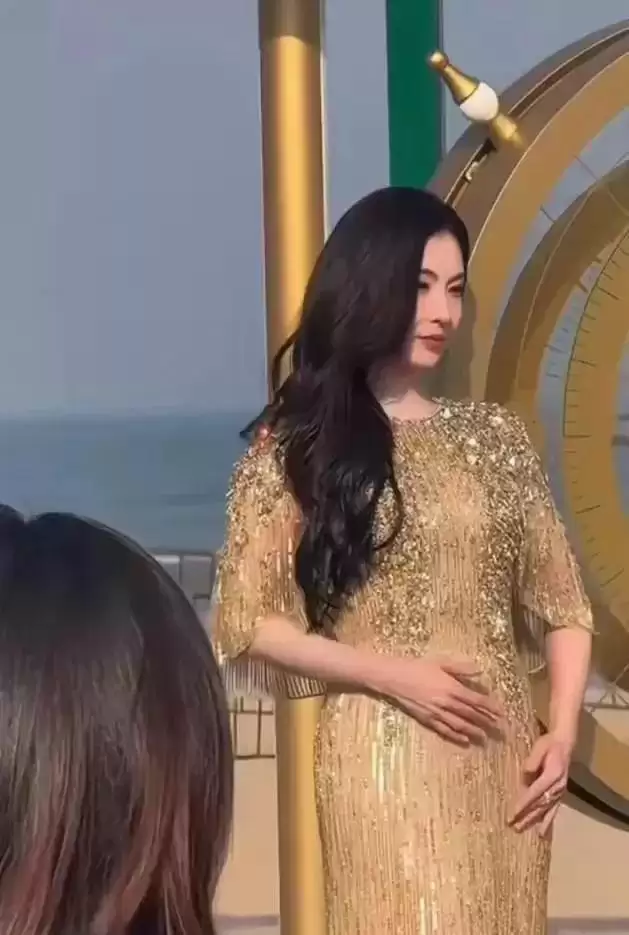 张柏芝现身河北无修图膀大腰圆，果然路人手机真实