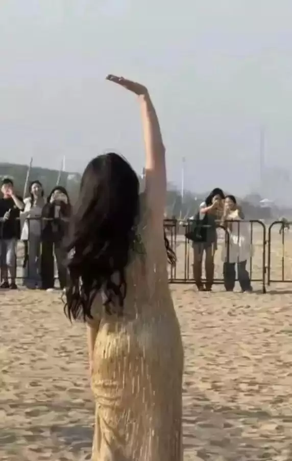 张柏芝现身河北无修图膀大腰圆，果然路人手机真实