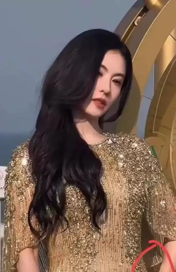 张柏芝现身河北无修图膀大腰圆，果然路人手机真实
