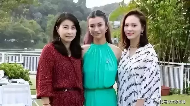 44岁郭晶晶再传喜讯，她早不是霍家儿媳这么简单