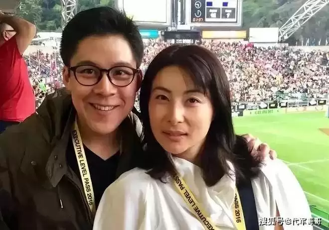 44岁郭晶晶再传喜讯，她早不是霍家儿媳这么简单