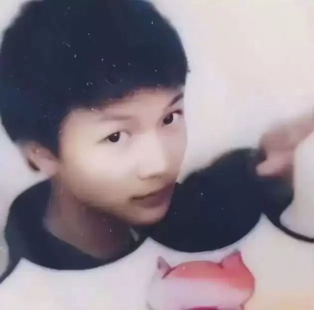 撕开32岁周深处境:那英淘汰他时那句话,如今全部应验