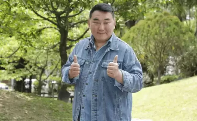 中年失婚又丧母，58岁男星投资赔了2亿欠债还不完