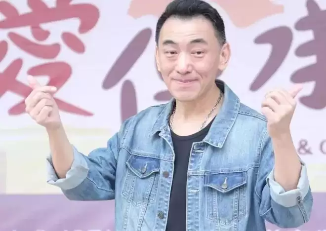 中年失婚又丧母，58岁男星投资赔了2亿欠债还不完