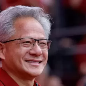 黄仁勋：不谙英文的母亲教我英文 让我学会关键能力