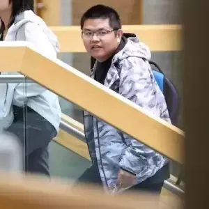 华人博士连续出庭4天，申请中国大学职位的目的是“以防万一”