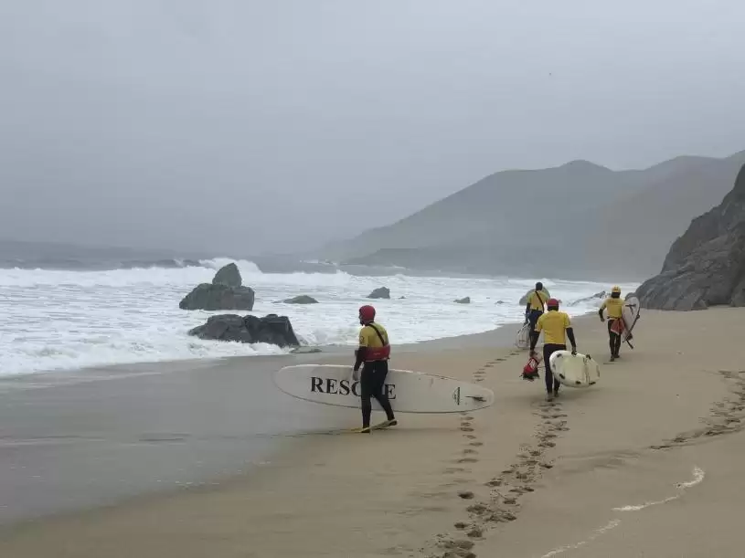 幼女遭巨浪卷入  华裔父亲跳海营救不幸死亡