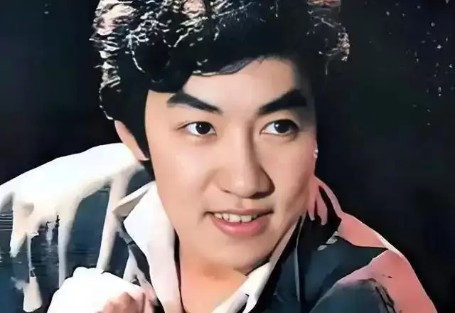 他凭春晚爆红，转身当局长；无儿无女，离世13年无人问