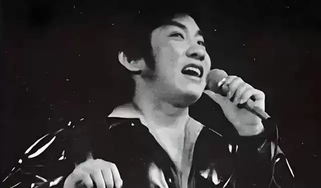 他凭春晚爆红，转身当局长；无儿无女，离世13年无人问