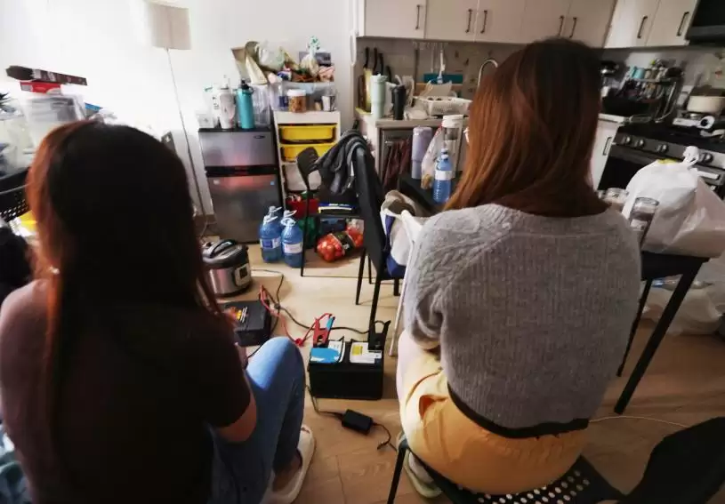 【独家有片/租客恶梦系列报道之六】香港新移民遭断水电逼迁事件继续延烧　发展商向两女租客索偿15万