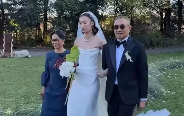 恭喜！香港顶级富二代结婚，泰国妻子一脸福相