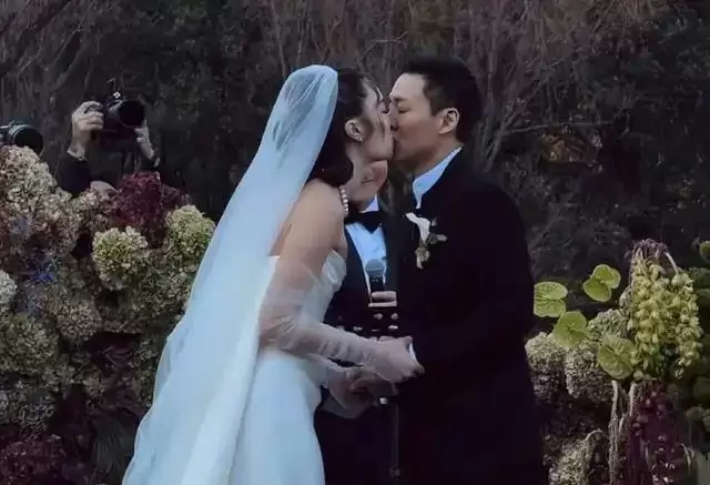 恭喜！香港顶级富二代结婚，泰国妻子一脸福相