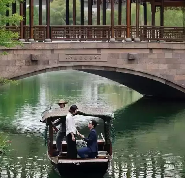 恭喜！香港顶级富二代结婚，泰国妻子一脸福相