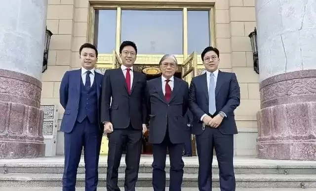 恭喜！香港顶级富二代结婚，泰国妻子一脸福相