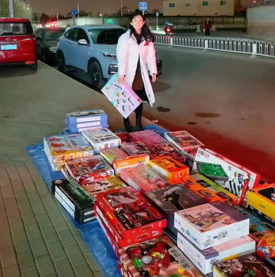 央视女导演：已辞职，在路边摆摊