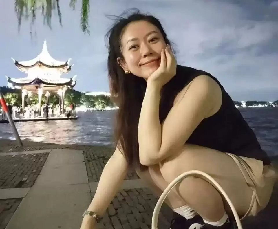 央视女导演：已辞职，在路边摆摊