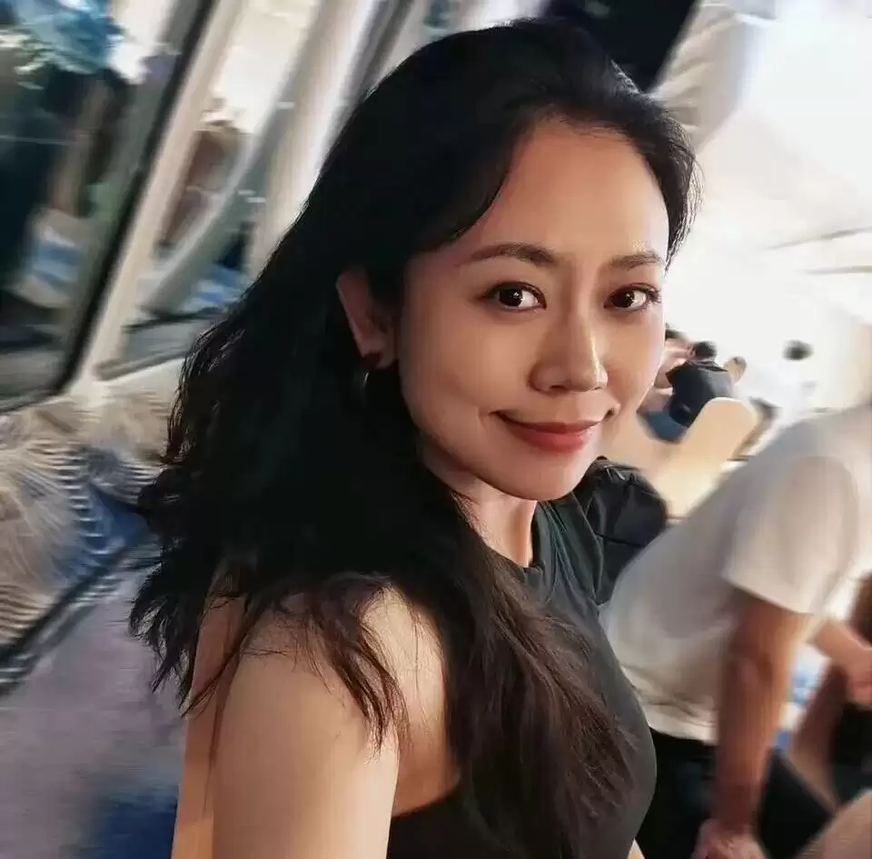 央视女导演：已辞职，在路边摆摊