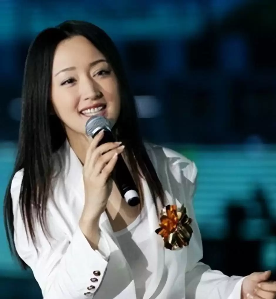 杨钰莹近况曝光：每天打理菜园子，生活平淡