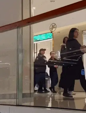 泰国王后来中国，8套造型美炸，泰王当陪衬！她凭什么坐稳正宫？