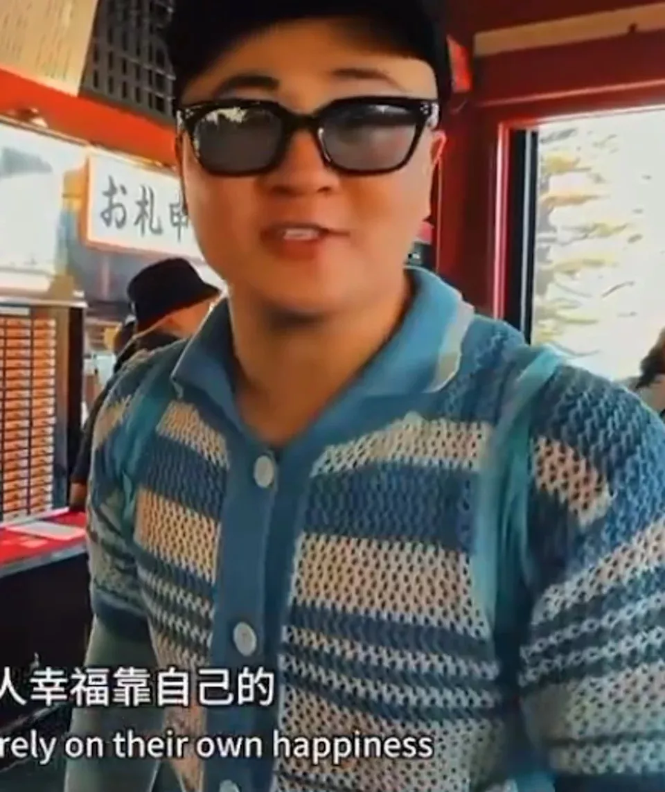 东京浅草寺中国男大喊“鬼子” 投冥纸求签 网友怒了