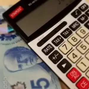 加拿大退休老人靠“捡垃圾股”，把免税账户TFSA炒到$400万