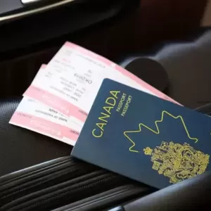最新排名: 加拿大护照和美国护照“双双陨落” 过去十年跌落神坛!