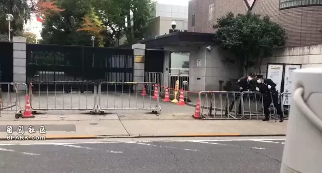 中国使馆前 日本人用音响放”馆长咆哮习近平”