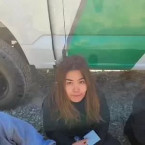 华女边境被抓 哭诉铤而走险为“养活儿子、病重母亲”