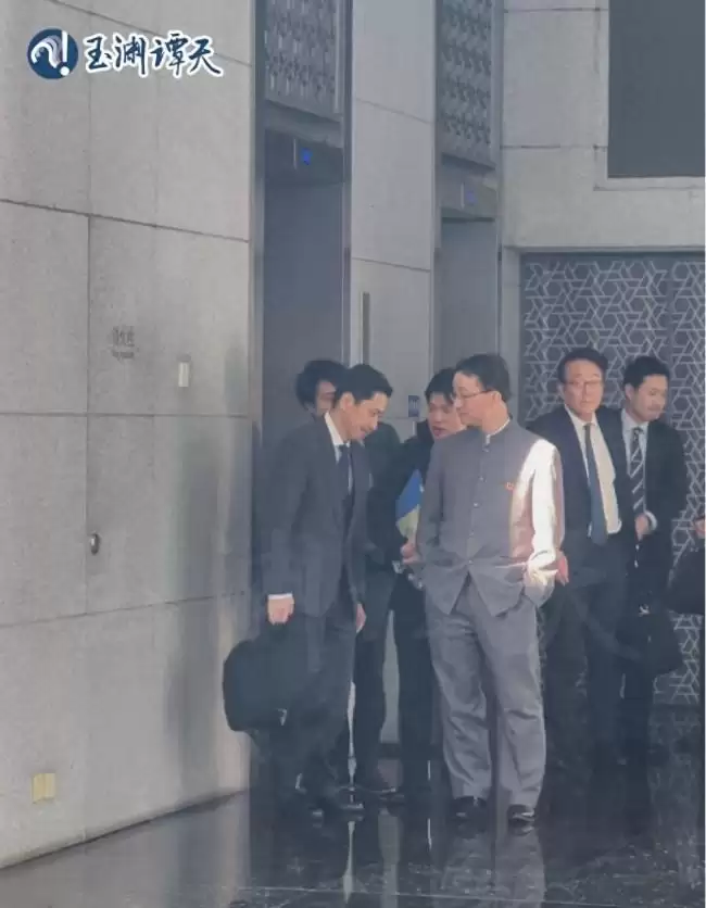 央视谈“外交官插兜”送客：天冷不便握手 日：大内宣