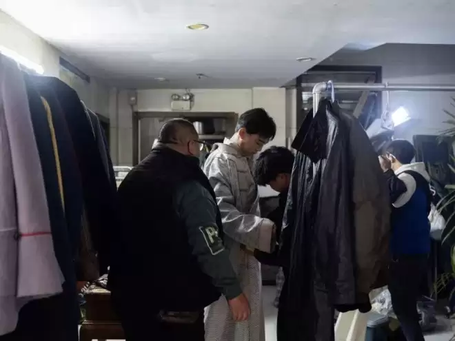 为挣50块，没戏拍的00后演员晚上跑外卖
