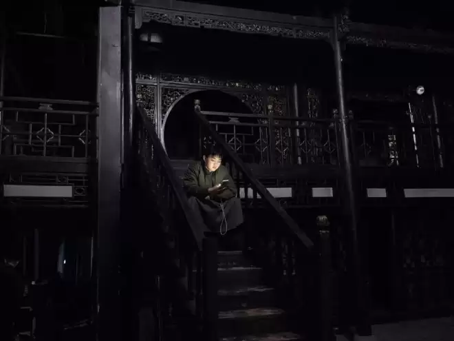 为挣50块，没戏拍的00后演员晚上跑外卖