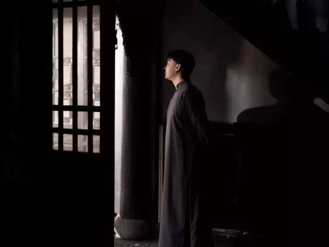 为挣50块，没戏拍的00后演员晚上跑外卖