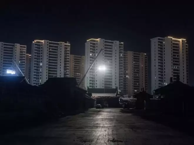 为挣50块，没戏拍的00后演员晚上跑外卖