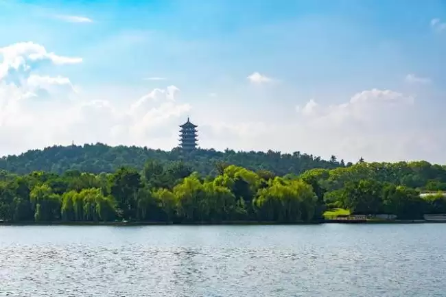 中国最尴尬的C位城市，出道即巅峰，经济吊车尾