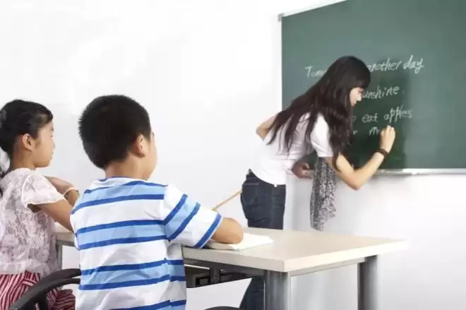 首个AI外教“上岗”：人类孩子与人工智能的相遇