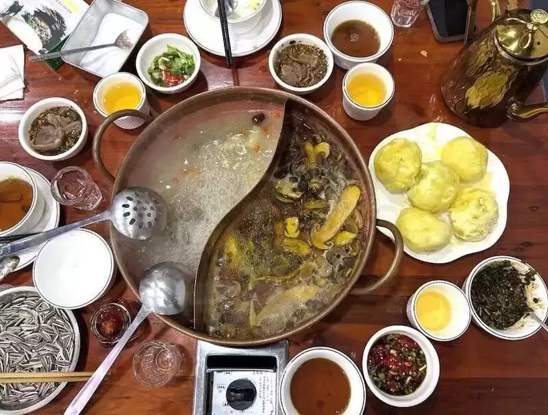 她明明是英国人 却专门跟老外科普中餐