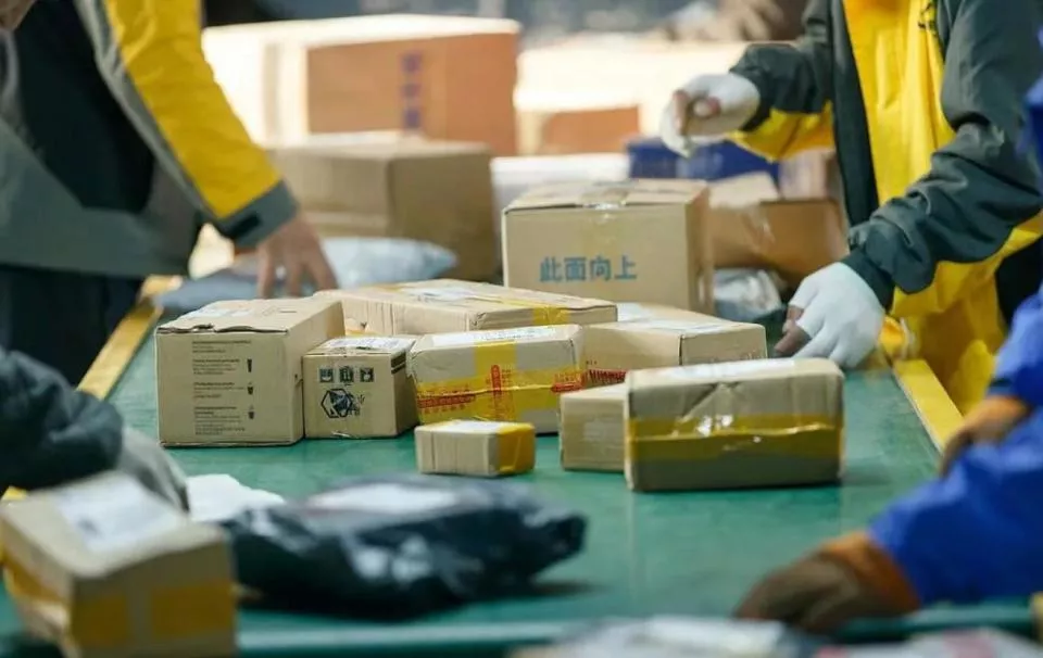 悲剧！快递员因送错包裹被杀 1个"幽灵定位"引发的血案