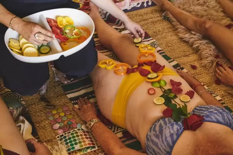 南加沙漠性福隐修营 女子愿意花钱参加就为一个目的